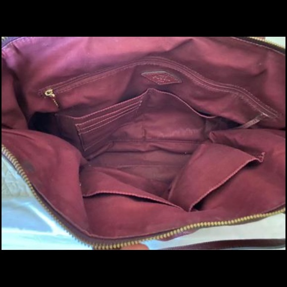 Fossil burgundy purse - Picture 3 of 4